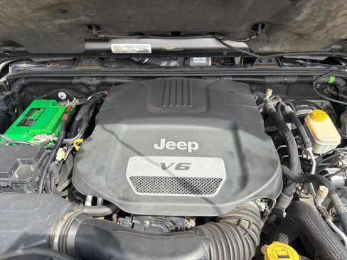 Used 2016 Jeep Wrangler Unlimited Rubicon w/ Connectivity Group AWD/4WD image 22
