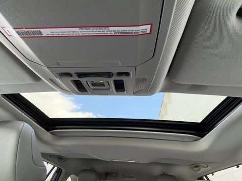 Used 2022 Toyota Highlander XLE image 10