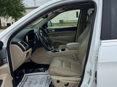 Used 2017 Jeep Grand Cherokee Limited w/ Luxury Group II image 9