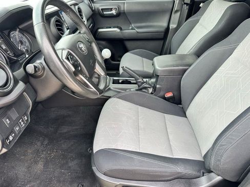 Used 2021 Toyota Tacoma TRD Off-Road image 6