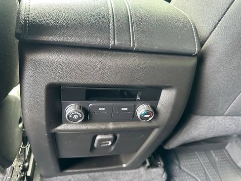 Used 2023 Chevrolet Traverse LT FWD image 25
