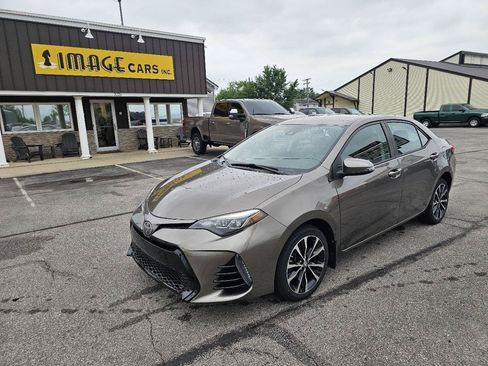 Used 2017 Toyota Corolla SE FWD image 2