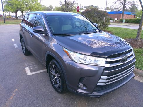 Used 2018 Toyota Highlander Plus image 2
