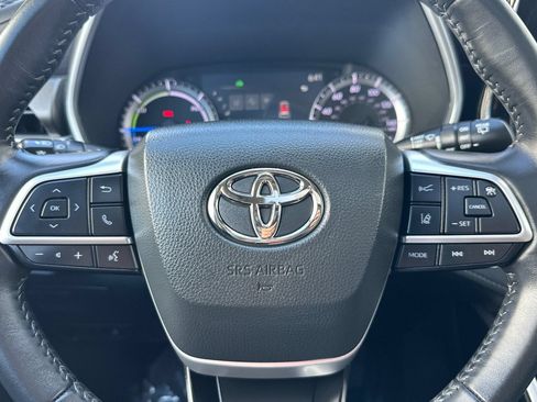 Used 2023 Toyota Highlander XLE AWD/4WD image 23