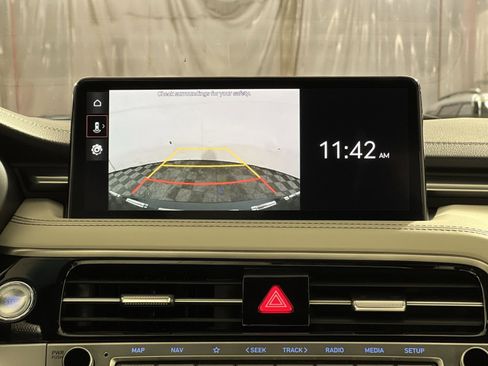 Used 2024 Genesis G70 2.5T image 19