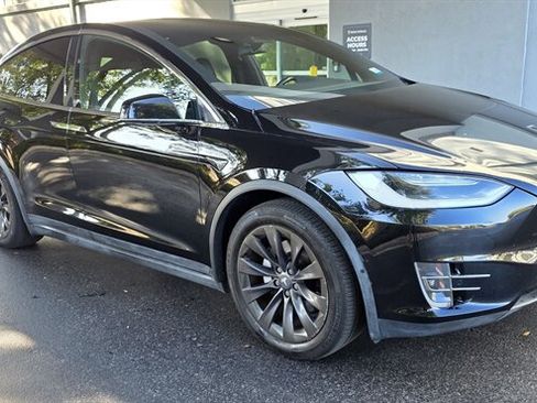 Used 2018 Tesla Model X 100D image 2