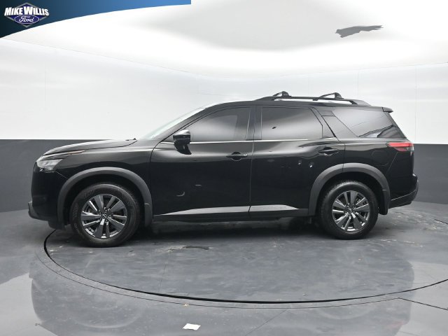 Used 2023 Nissan Pathfinder SV w/ Black Appearance Package FWD image 4
