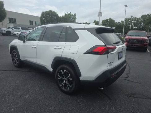 Used 2019 Toyota RAV4 LE FWD image 7