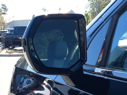 Used 2024 Chevrolet Suburban LT image 18