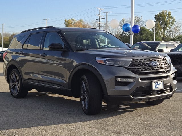 Used 2022 Ford Explorer XLT w/ Equipment Group 202A AWD/4WD image 3