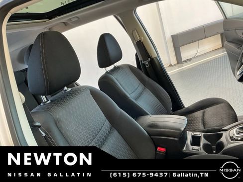 Used 2019 Nissan Rogue SV w/ Sun & Sound Touring Package FWD image 17
