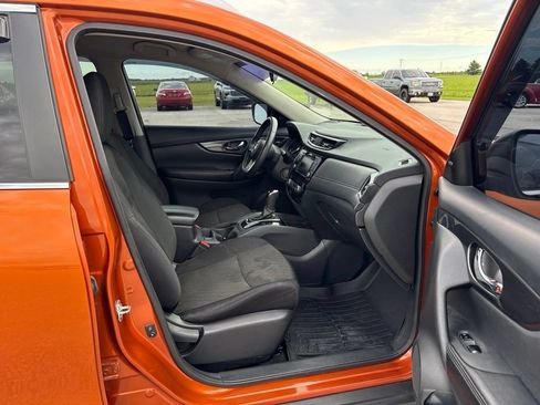 Used 2018 Nissan Rogue SV FWD image 18