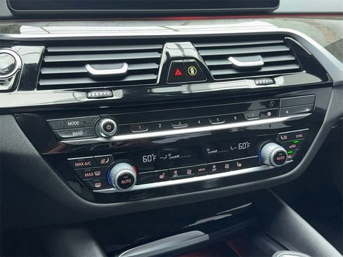 Used 2022 BMW 530i w/ Convenience Package image 30