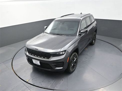 New 2025 Jeep Grand Cherokee Altitude image 11