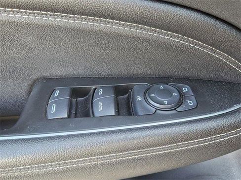 Used 2019 Buick Regal Avenir w/ Driver Confidence Package II image 17
