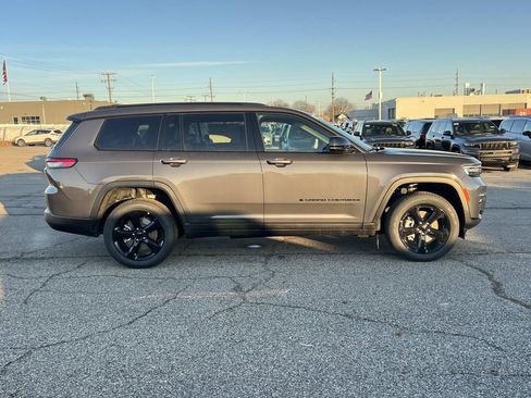 New 2025 Jeep Grand Cherokee L Limited w/ Black Appearance Package image 2