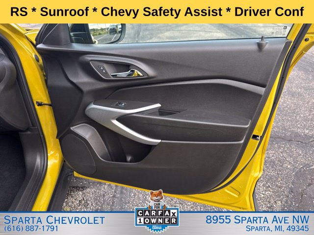 Used 2025 Chevrolet Trax RS w/ Sunroof Package FWD image 27
