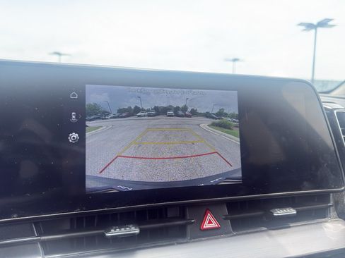 Used 2024 Kia Sportage EX FWD image 17