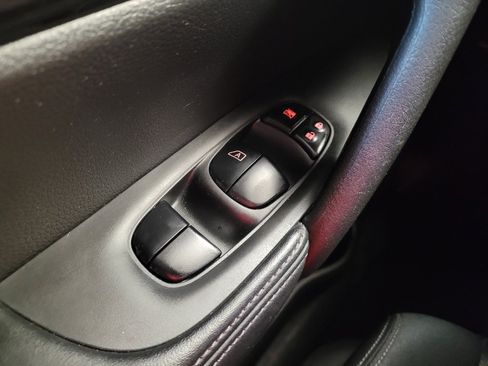 Used 2018 Nissan Rogue SV FWD image 27
