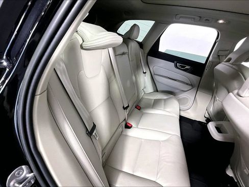 Used 2023 Volvo XC60 B5 Plus FWD image 27