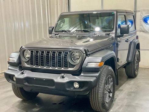 Used 2025 Jeep Wrangler Sport AWD/4WD image 5