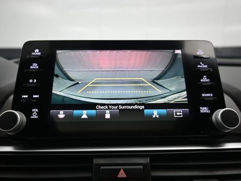 Used 2018 Honda Accord Touring image 17