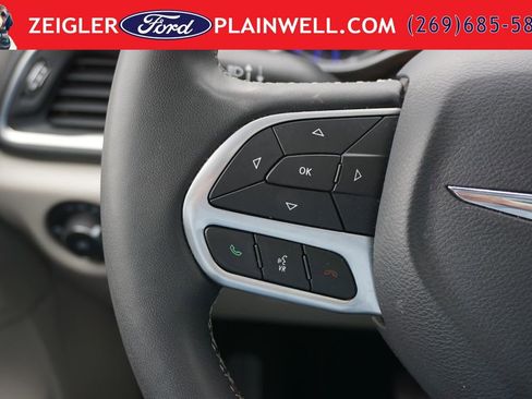 Used 2023 Chrysler Pacifica Limited FWD image 26