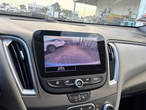 Used 2022 Chevrolet Malibu LT FWD image 14