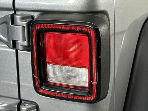 Used 2019 Jeep Wrangler Unlimited Sport S image 25