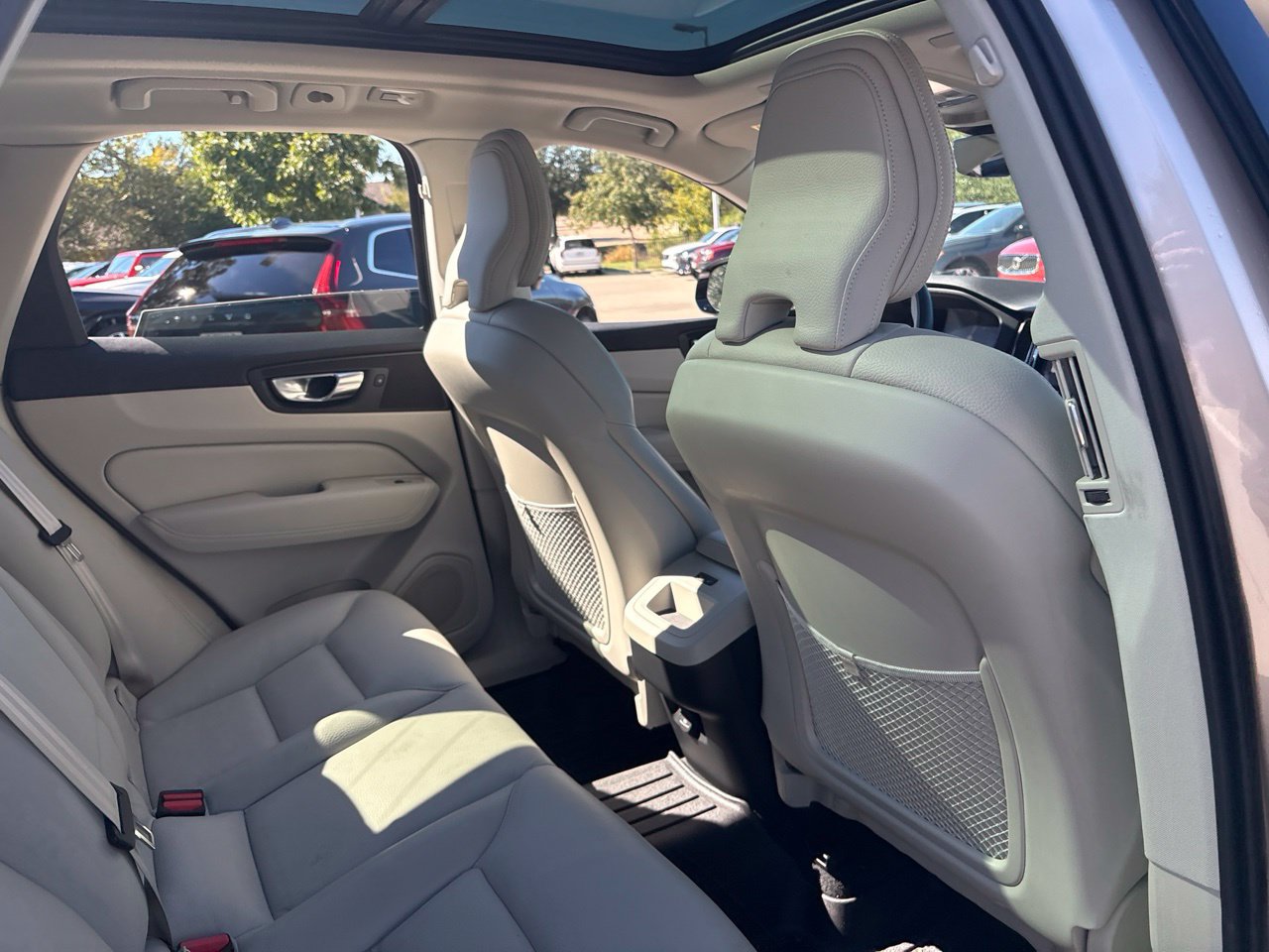Used 2025 Volvo XC60 B5 Core w/ Protection Package Premier AWD/4WD image 12