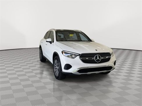 Used 2025 Mercedes-Benz GLC 300 4MATIC image 2