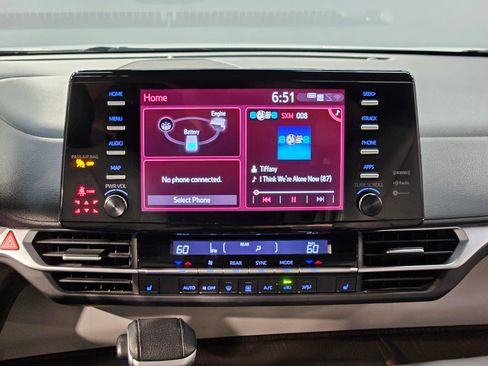Used 2022 Toyota Sienna XLE FWD image 16