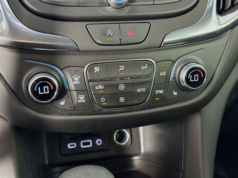Used 2024 Chevrolet Equinox LT FWD image 17