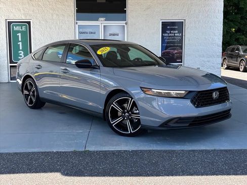 Used 2025 Honda Accord Sport image 1