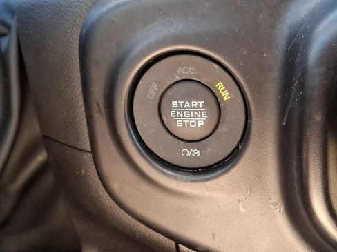 Certified 2022 Jeep Gladiator Overland w/ Popular Equipment Package AWD/4WD image 22