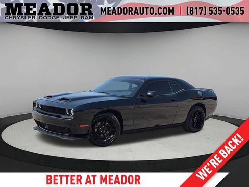Used 2021 Dodge Challenger SXT RWD image 1