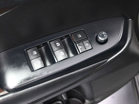 Used 2017 Toyota Highlander XLE image 11