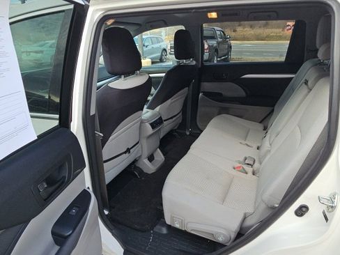 Used 2014 Toyota Highlander Plus image 12