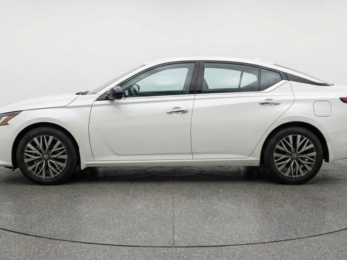 Used 2025 Nissan Altima 2.5 SV image 5