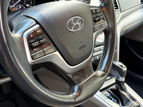 Used 2017 Hyundai Elantra Limited image 12