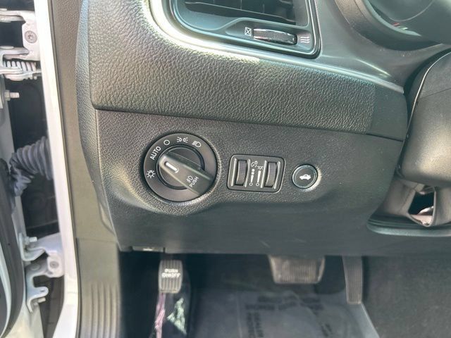 Used 2022 Dodge Challenger GT RWD image 17