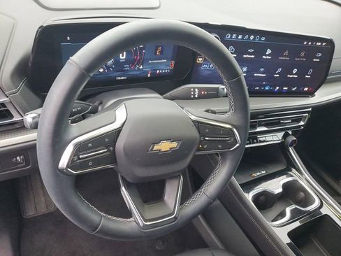 Certified 2025 Chevrolet Traverse LT w/ Driver Confidence Package image 19