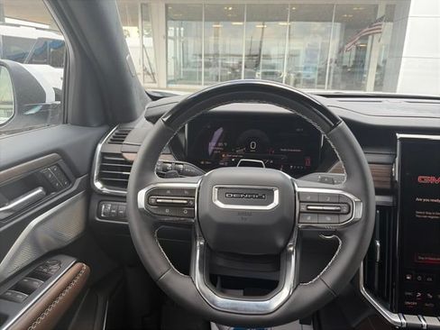 New 2026 GMC Acadia Denali Ultimate w/ LPO, Floor Liner Package AWD/4WD image 15