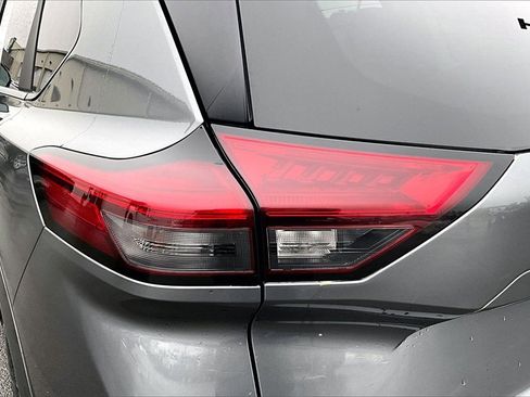 Used 2024 Nissan Rogue S image 30