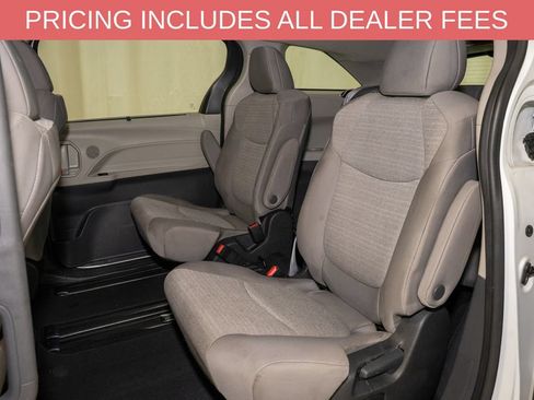 Used 2024 Toyota Sienna LE FWD image 8