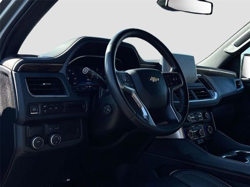 Used 2023 Chevrolet Suburban Premier image 9