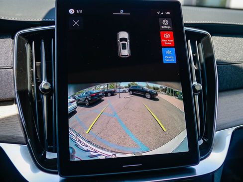 Certified 2026 Volvo XC90 B5 Core AWD/4WD image 26