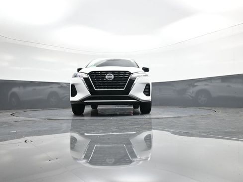 Certified 2025 Nissan Kicks Play S FWD image 40