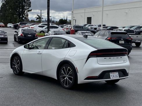 Used 2024 Toyota Prius XLE image 4