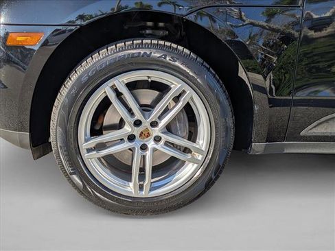 Used 2018 Porsche Macan Sport Edition image 23